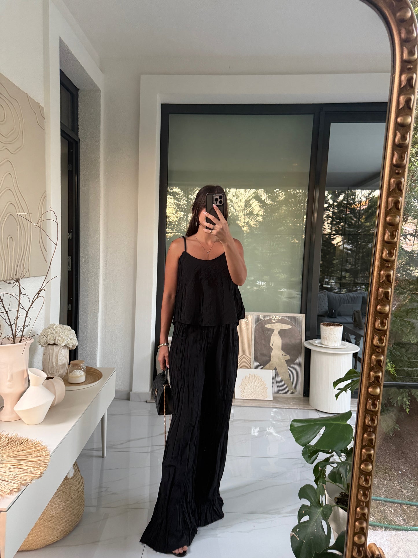 Siyah Kırışık Askılı Bluz ve Pantolon Takım