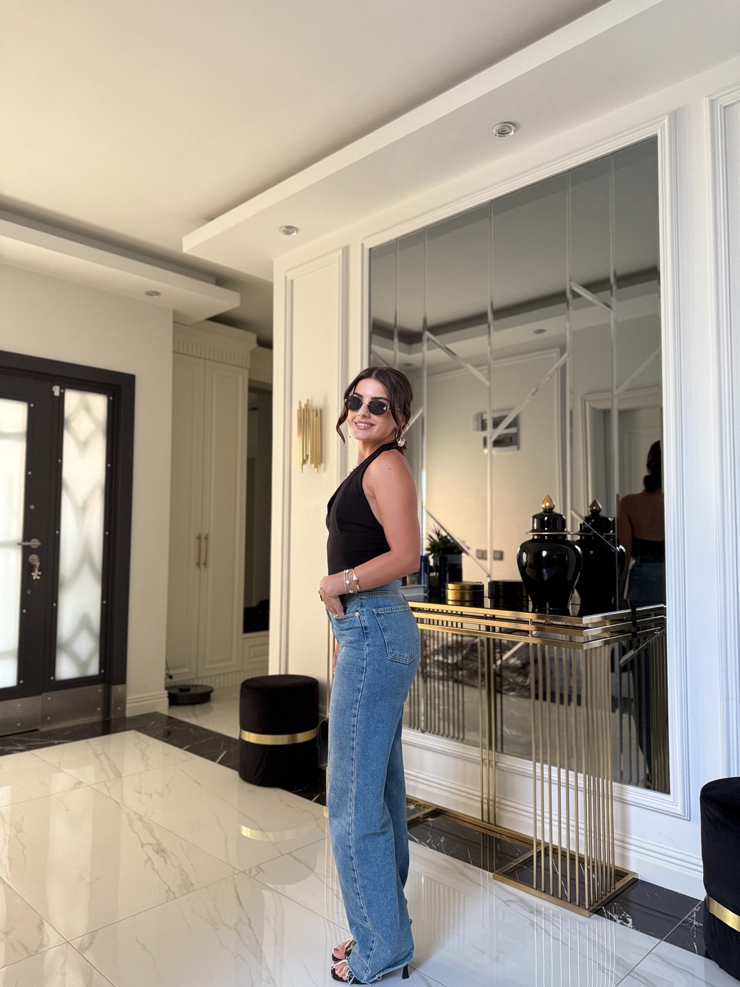 Siyah Boyundan Geçmeli Pamuklu Sırt Dekolteli Bluz
