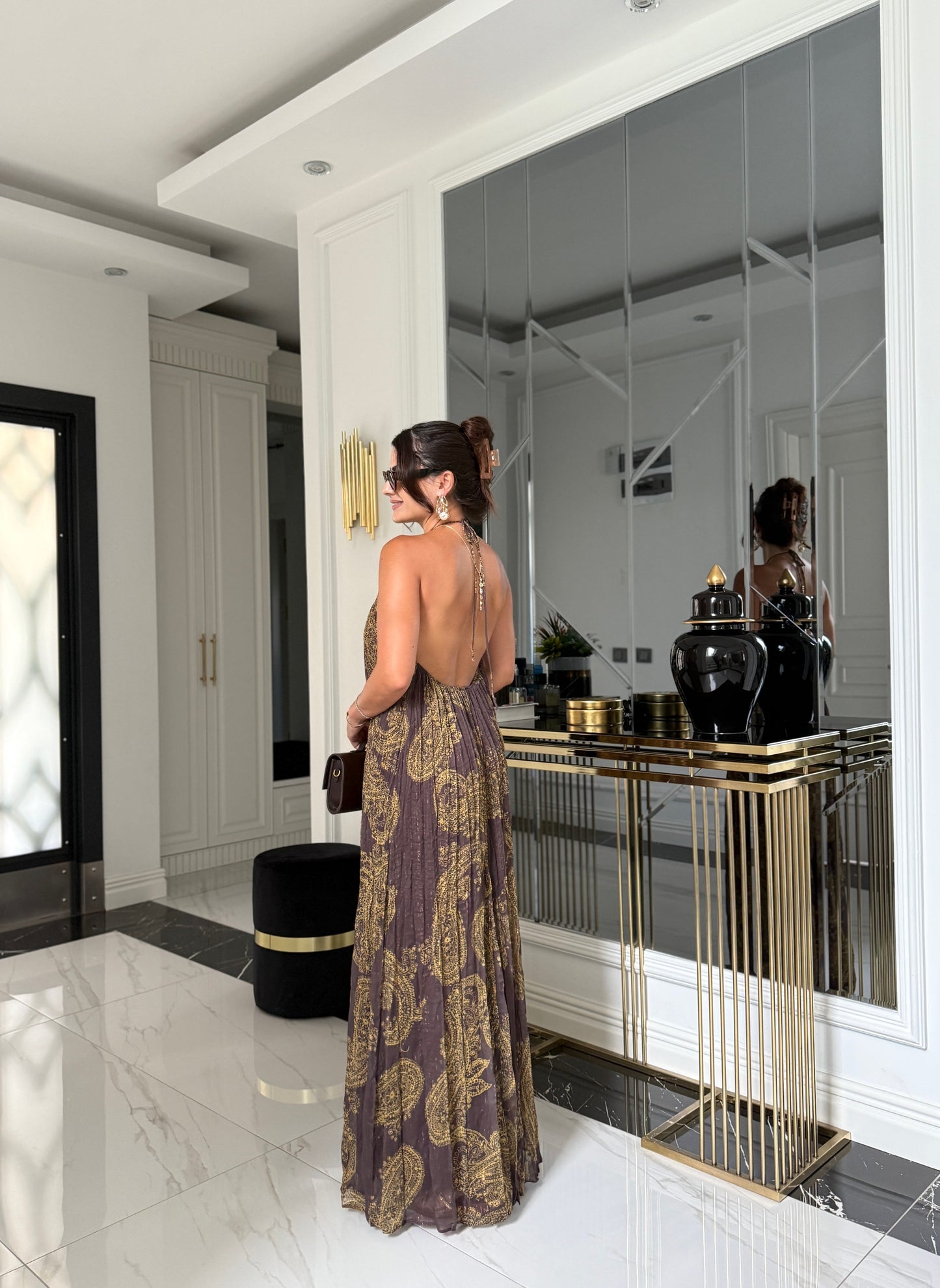 Kahve Gold Desenli Sırt Dekolteli Astarlı Şifon Elbise