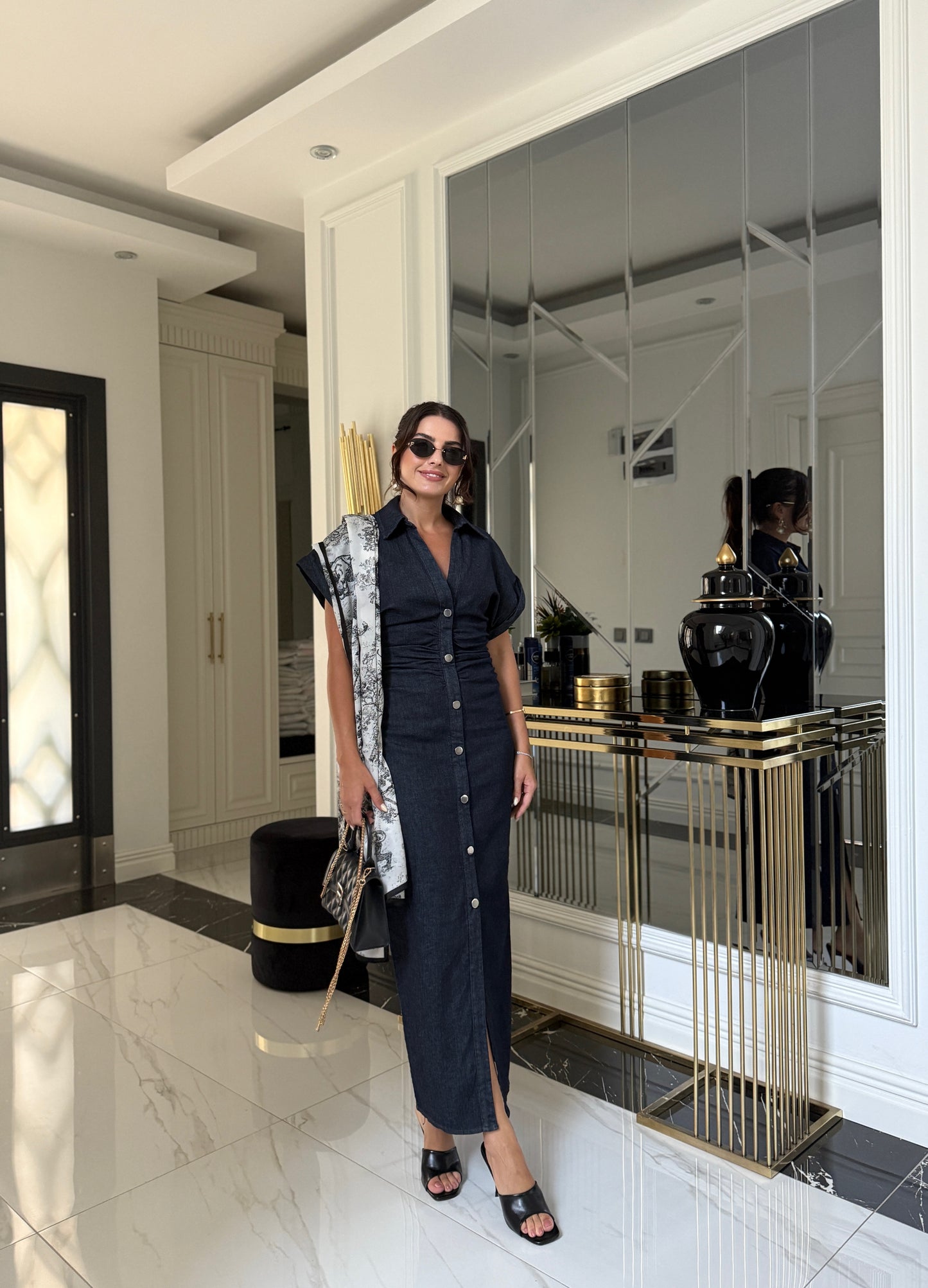 Belden Oturtmalı Düğmeli Denim Elbise