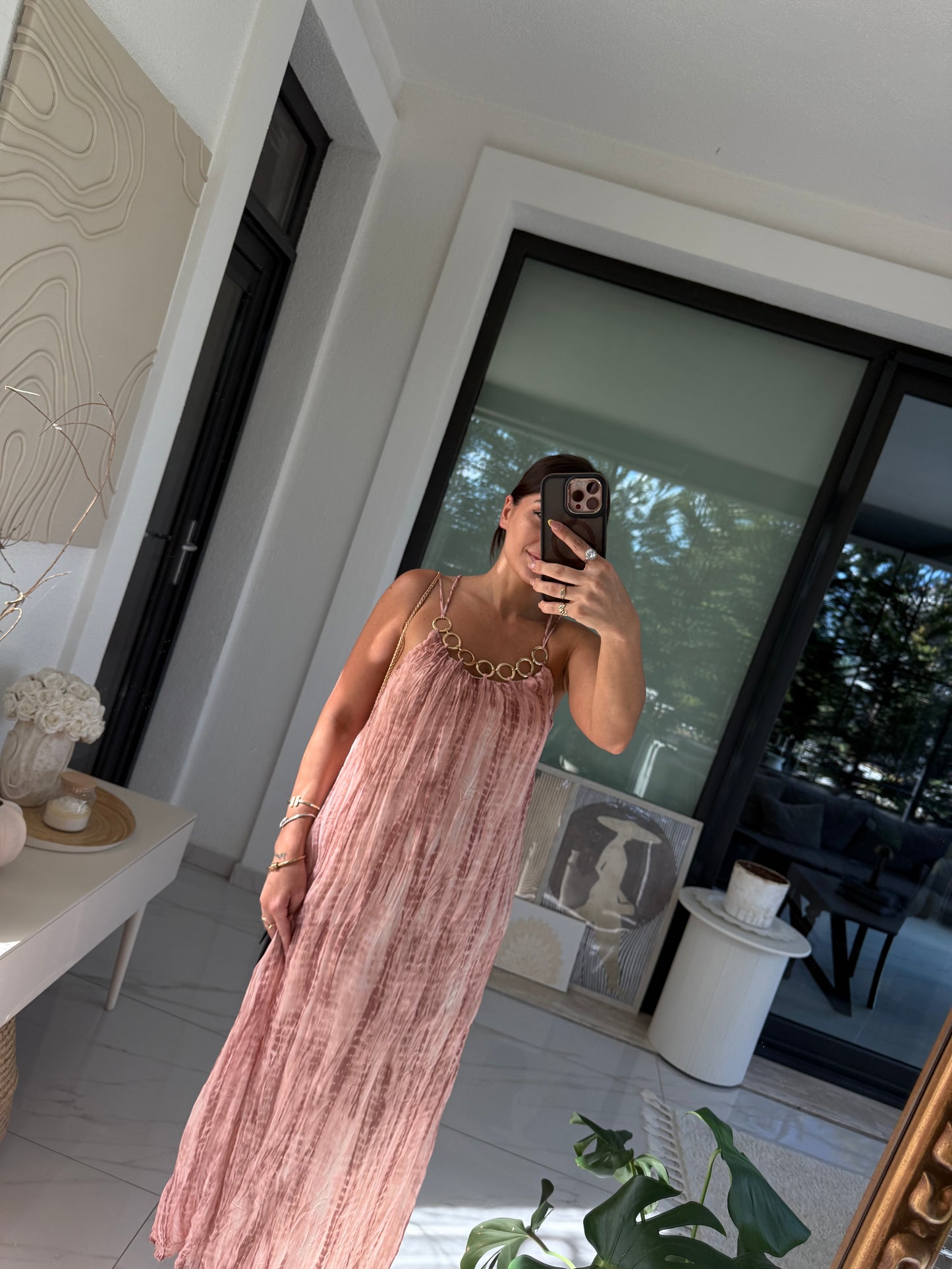 Pembe Gold Aksesuarlı Astarlı Şifon Elbise