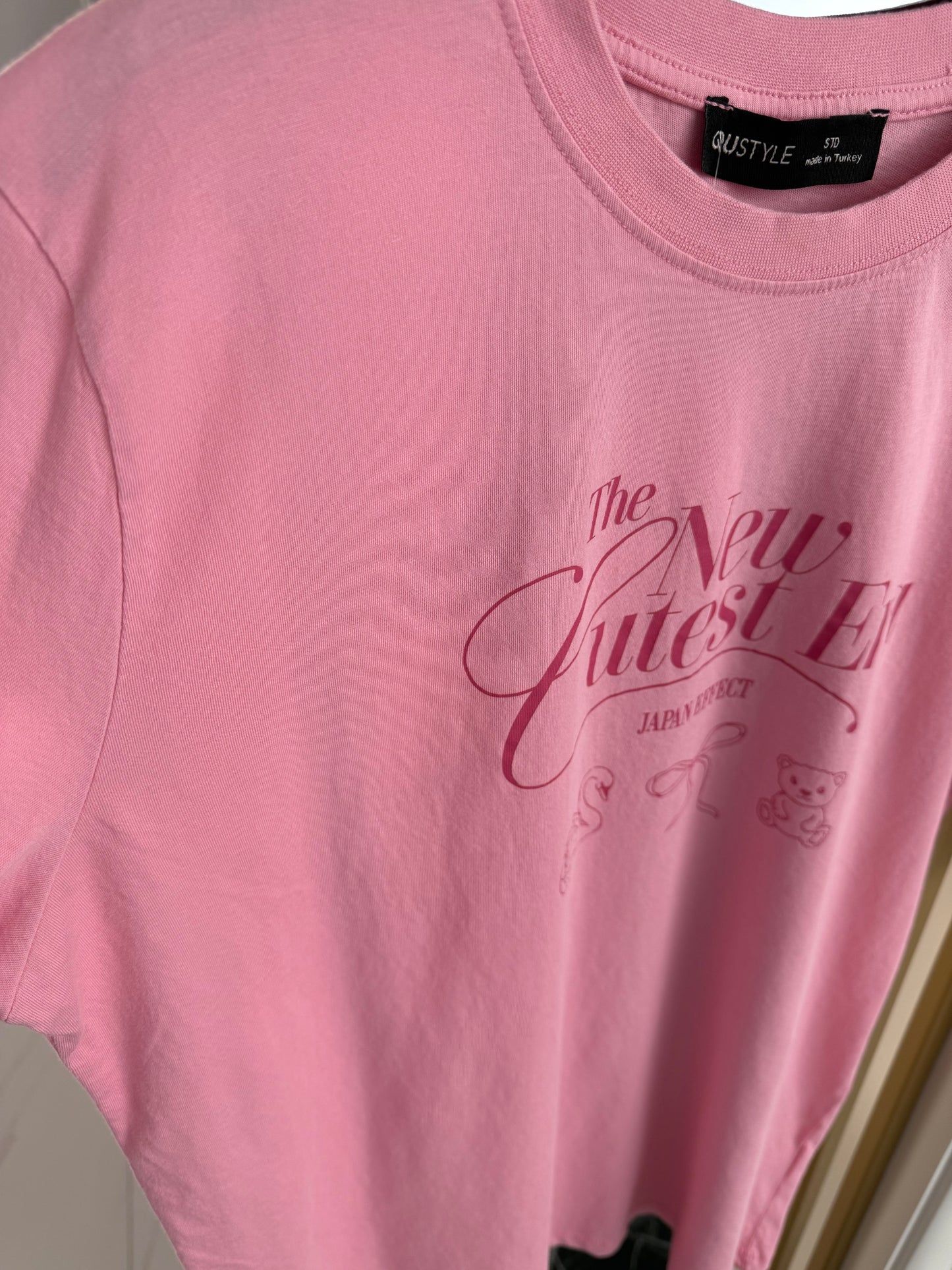 Pembe Uzun Arkası Yazılı Tshirt