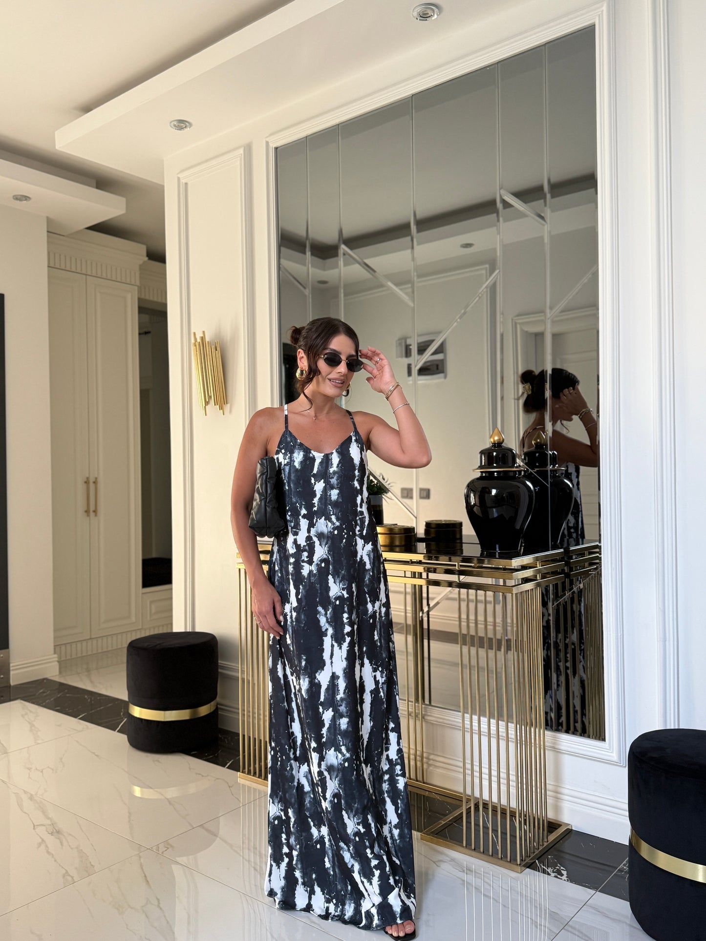 Siyah Batik Sırt Detaylı Elbise