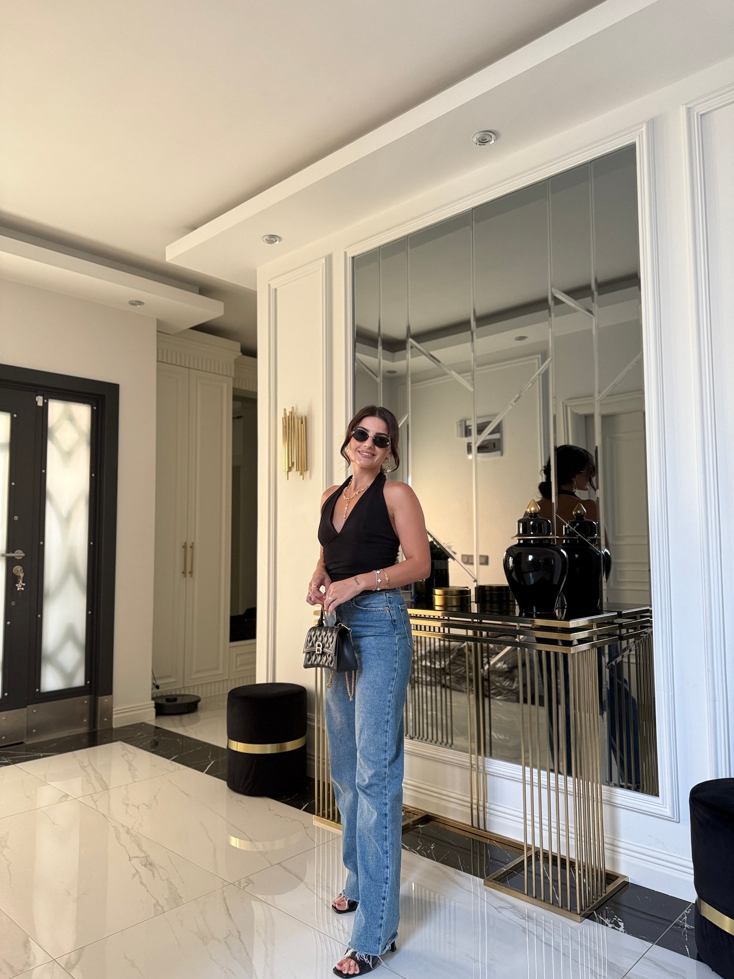 Siyah Boyundan Geçmeli Pamuklu Sırt Dekolteli Bluz
