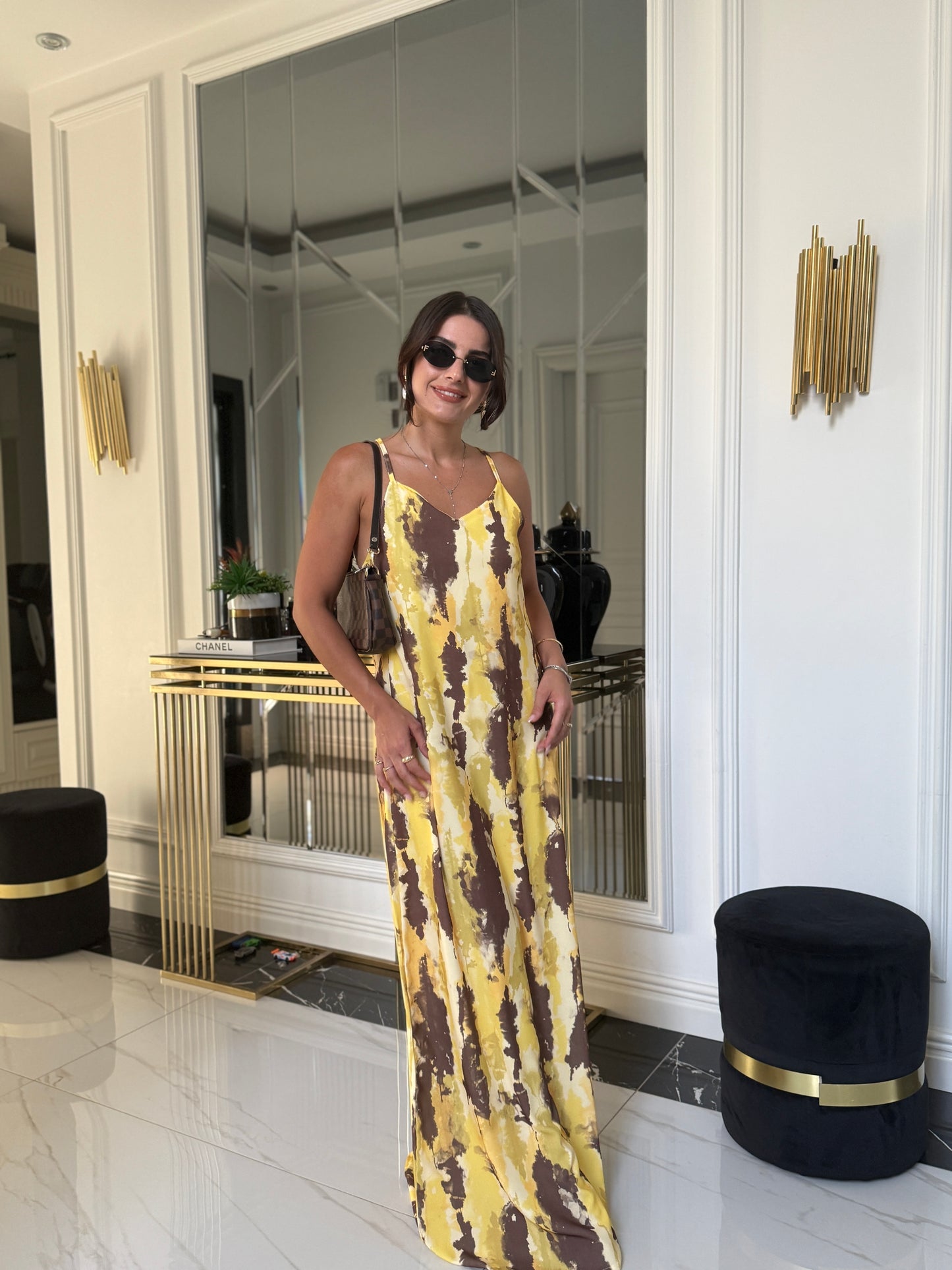 Kahve Sarı Batik Desen Çapraz Sırt Dekolteli Elbise
