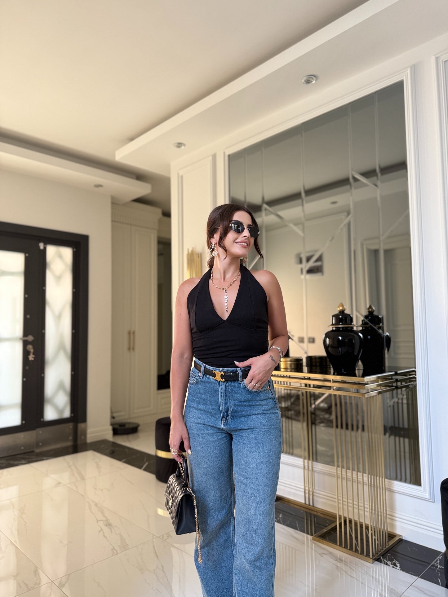 Siyah Boyundan Geçmeli Pamuklu Sırt Dekolteli Bluz