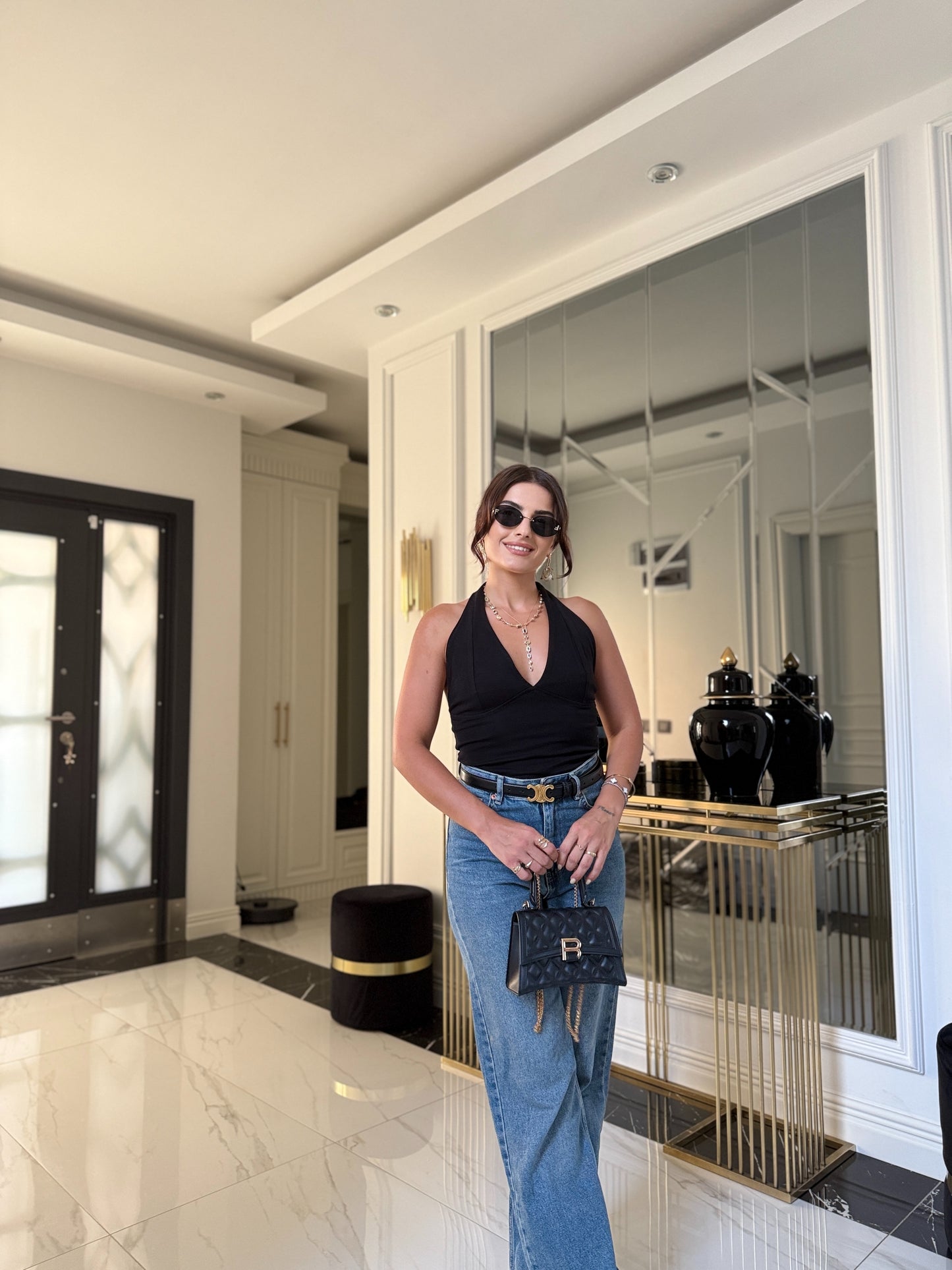 Siyah Boyundan Geçmeli Pamuklu Sırt Dekolteli Bluz