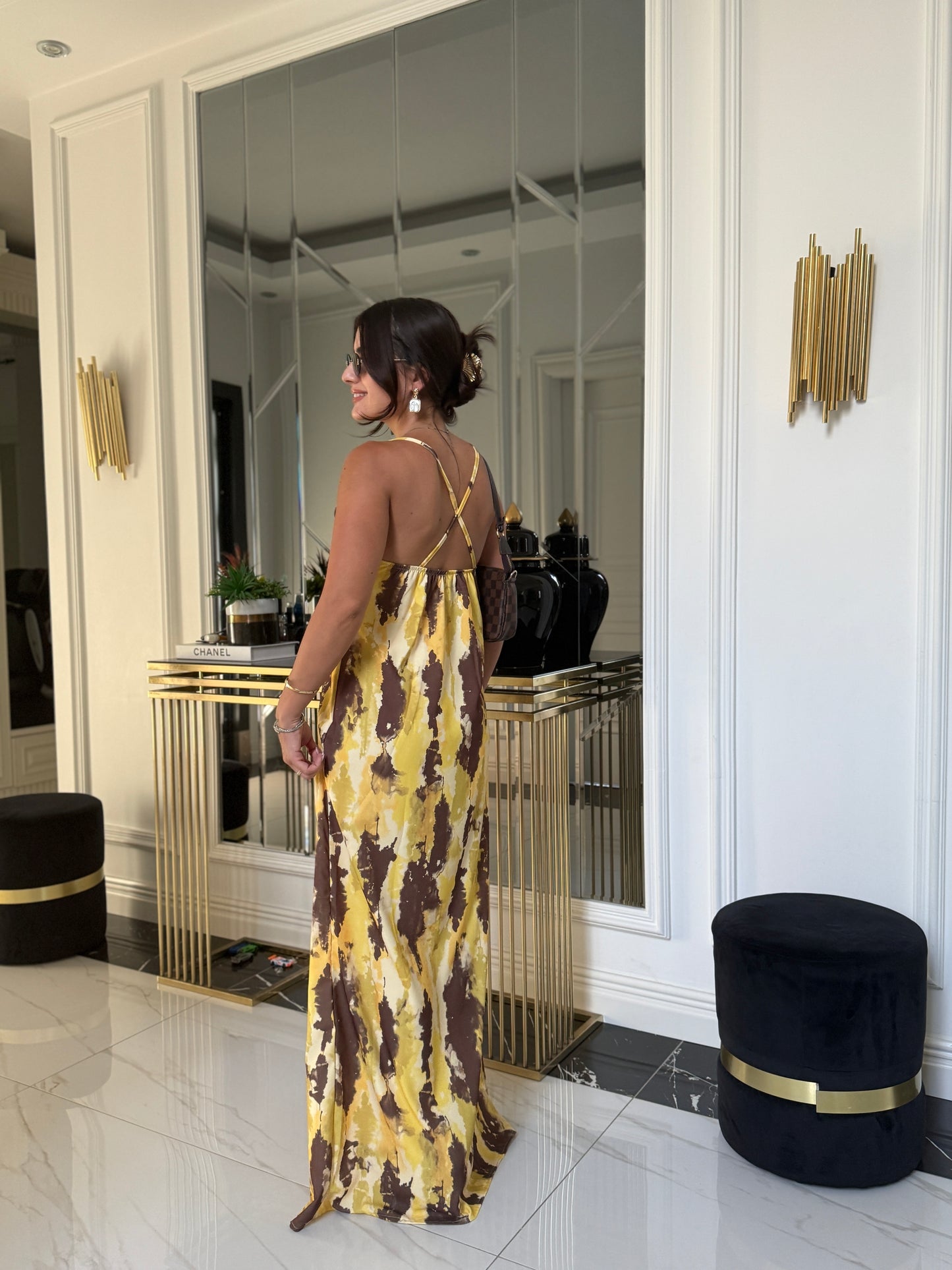 Kahve Sarı Batik Desen Çapraz Sırt Dekolteli Elbise