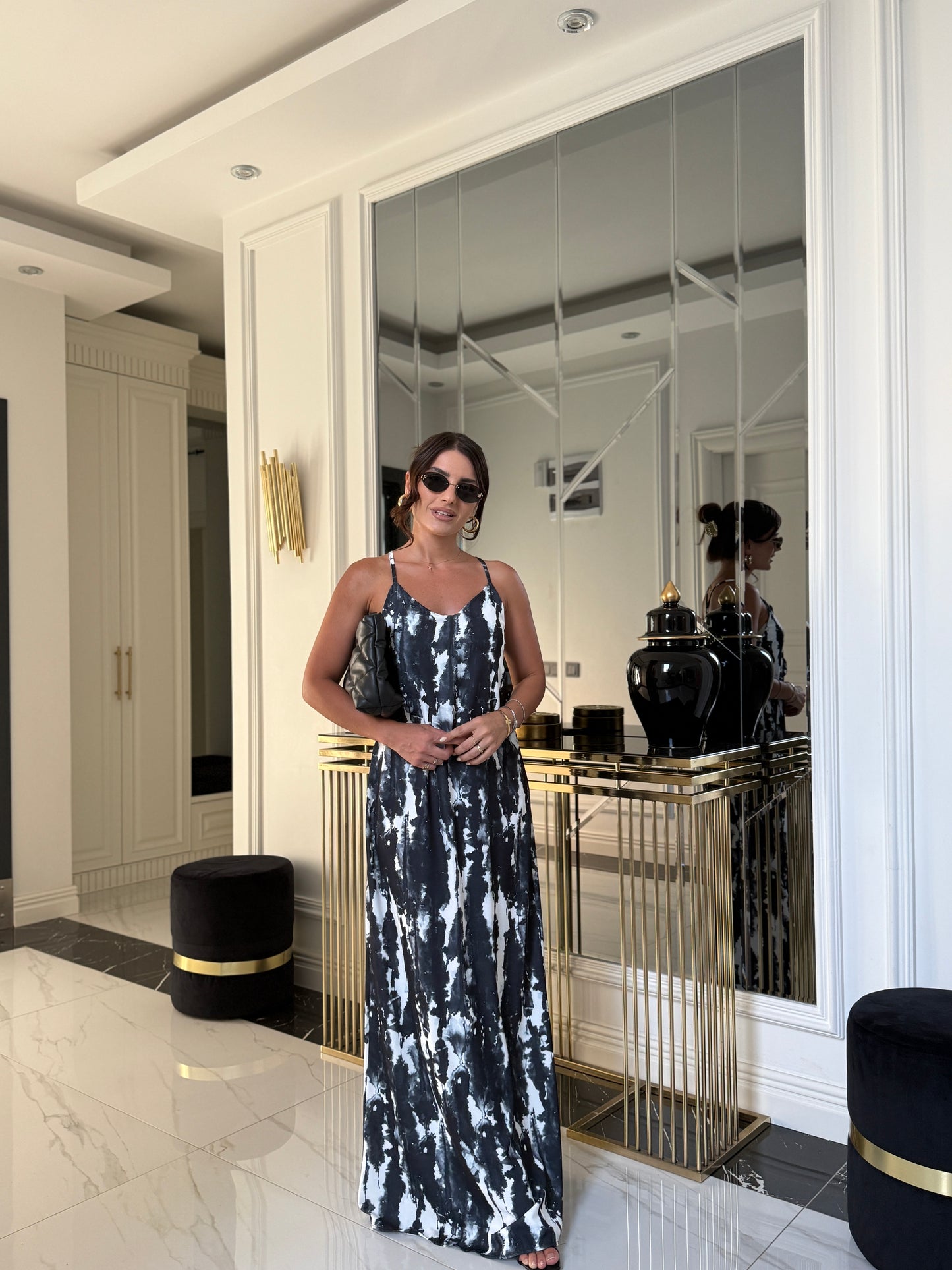 Siyah Batik Sırt Detaylı Elbise