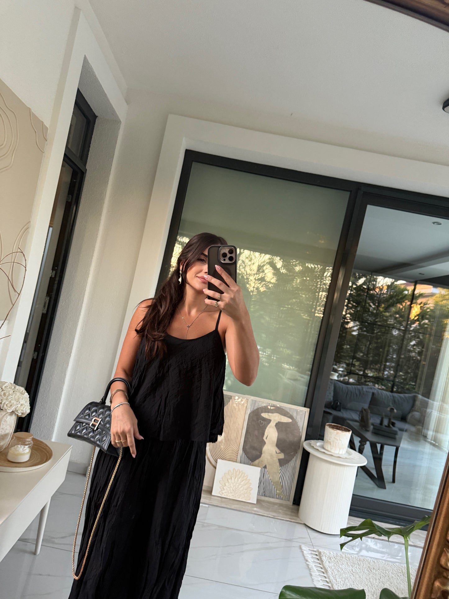 Siyah Kırışık Askılı Bluz ve Pantolon Takım