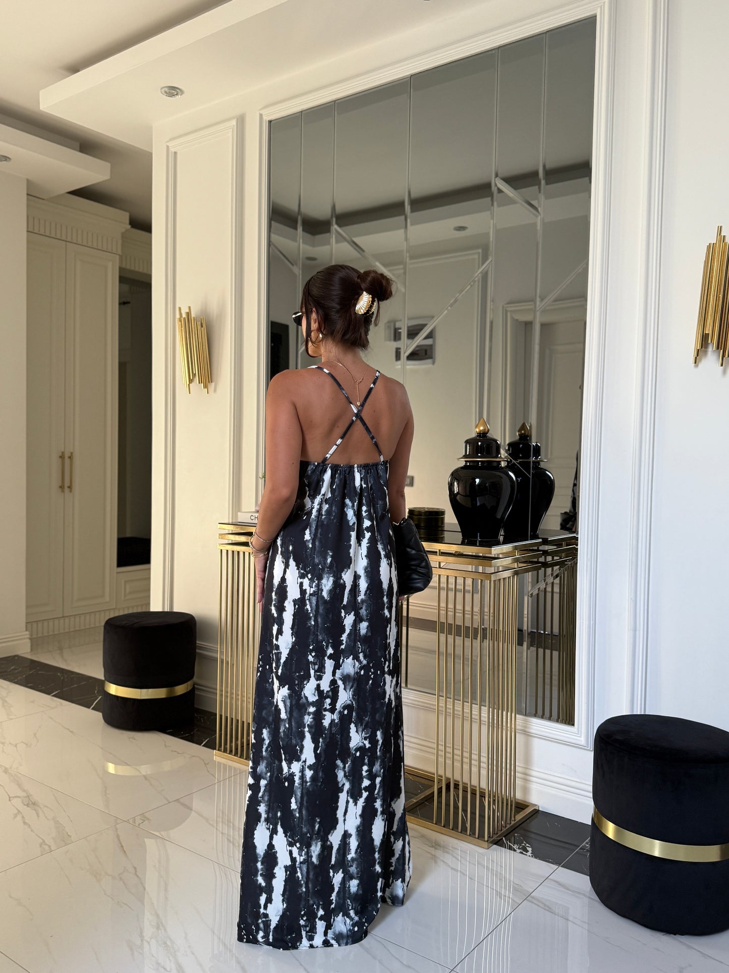 Siyah Batik Sırt Detaylı Elbise