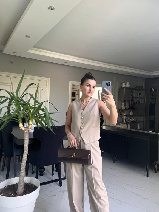 Krem Gold Düğmeli Yelekli Takım