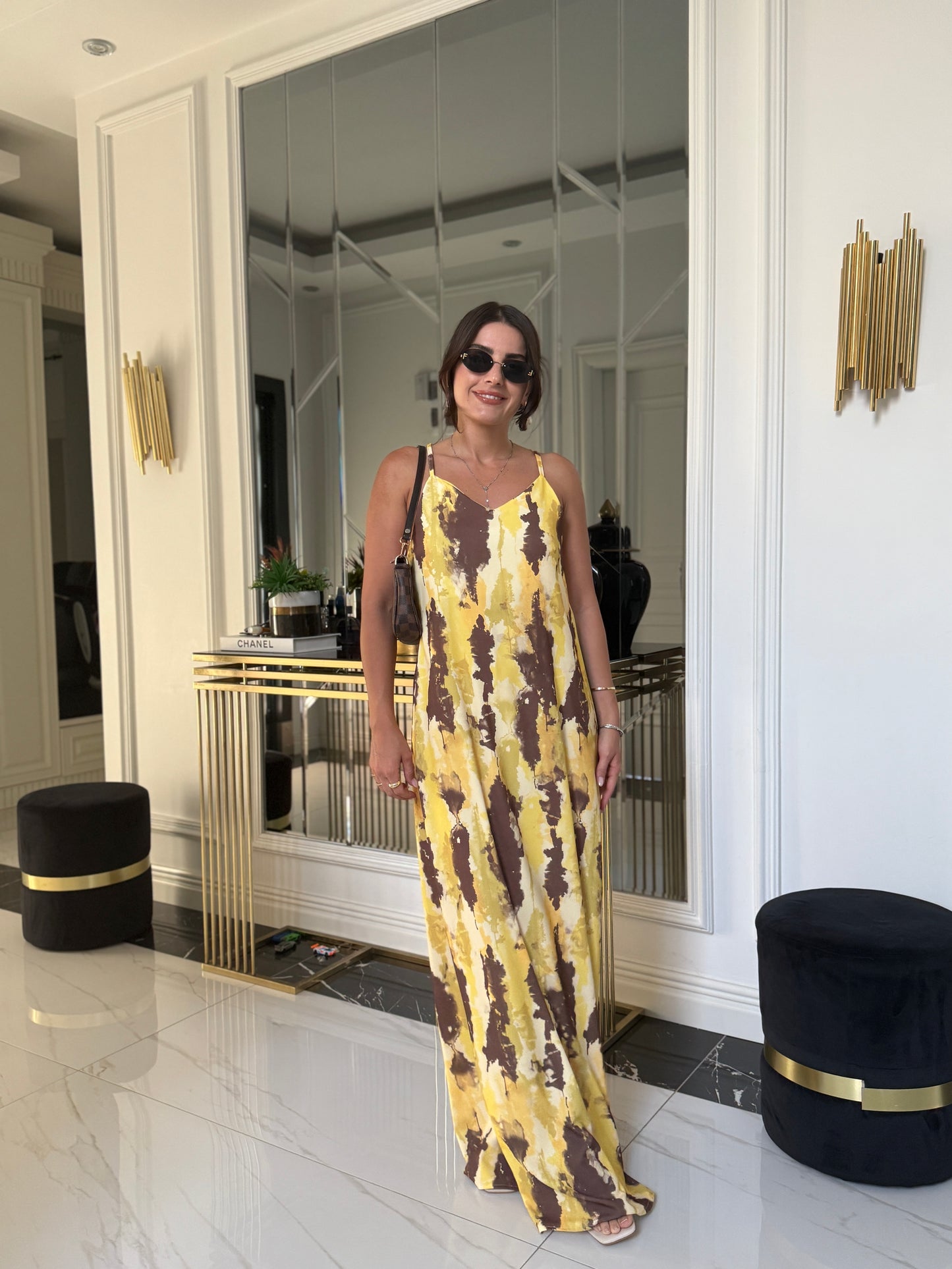 Kahve Sarı Batik Desen Çapraz Sırt Dekolteli Elbise