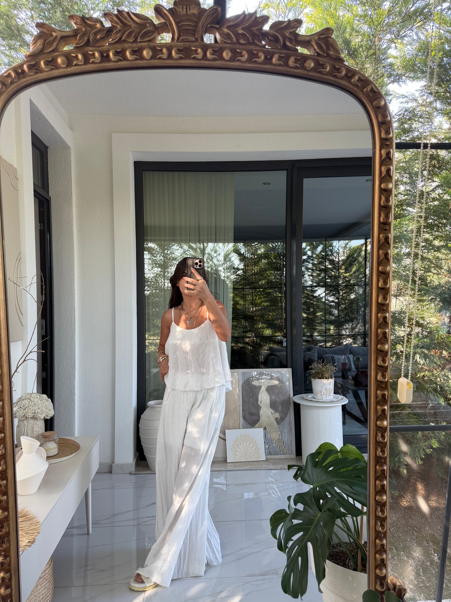 Beyaz Kırışık Askılı Bluz ve Pantolon Takım