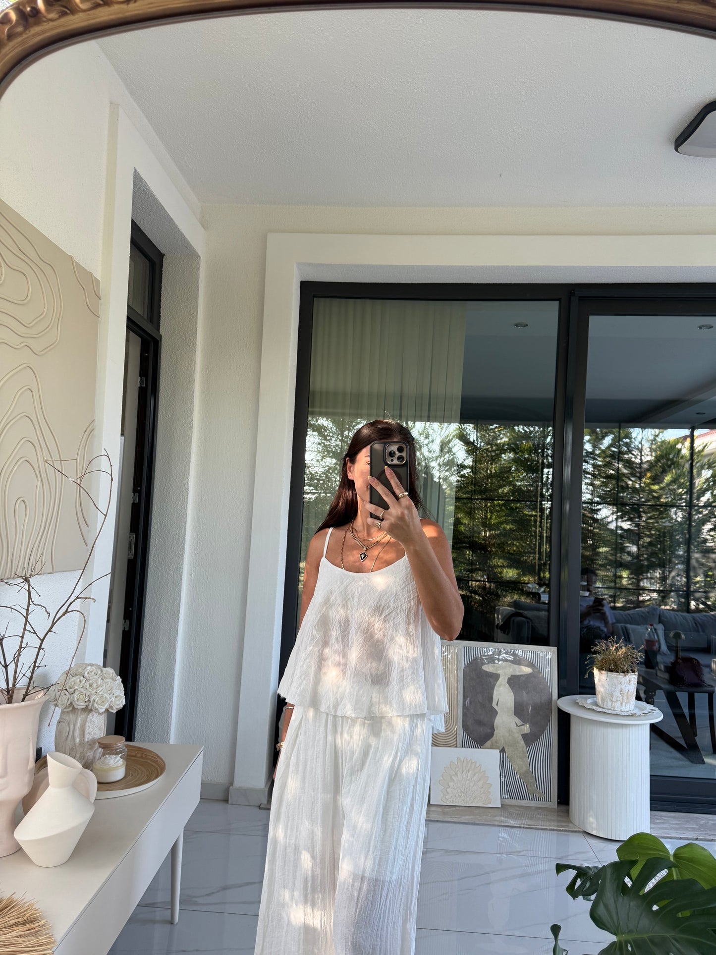 Beyaz Kırışık Askılı Bluz ve Pantolon Takım